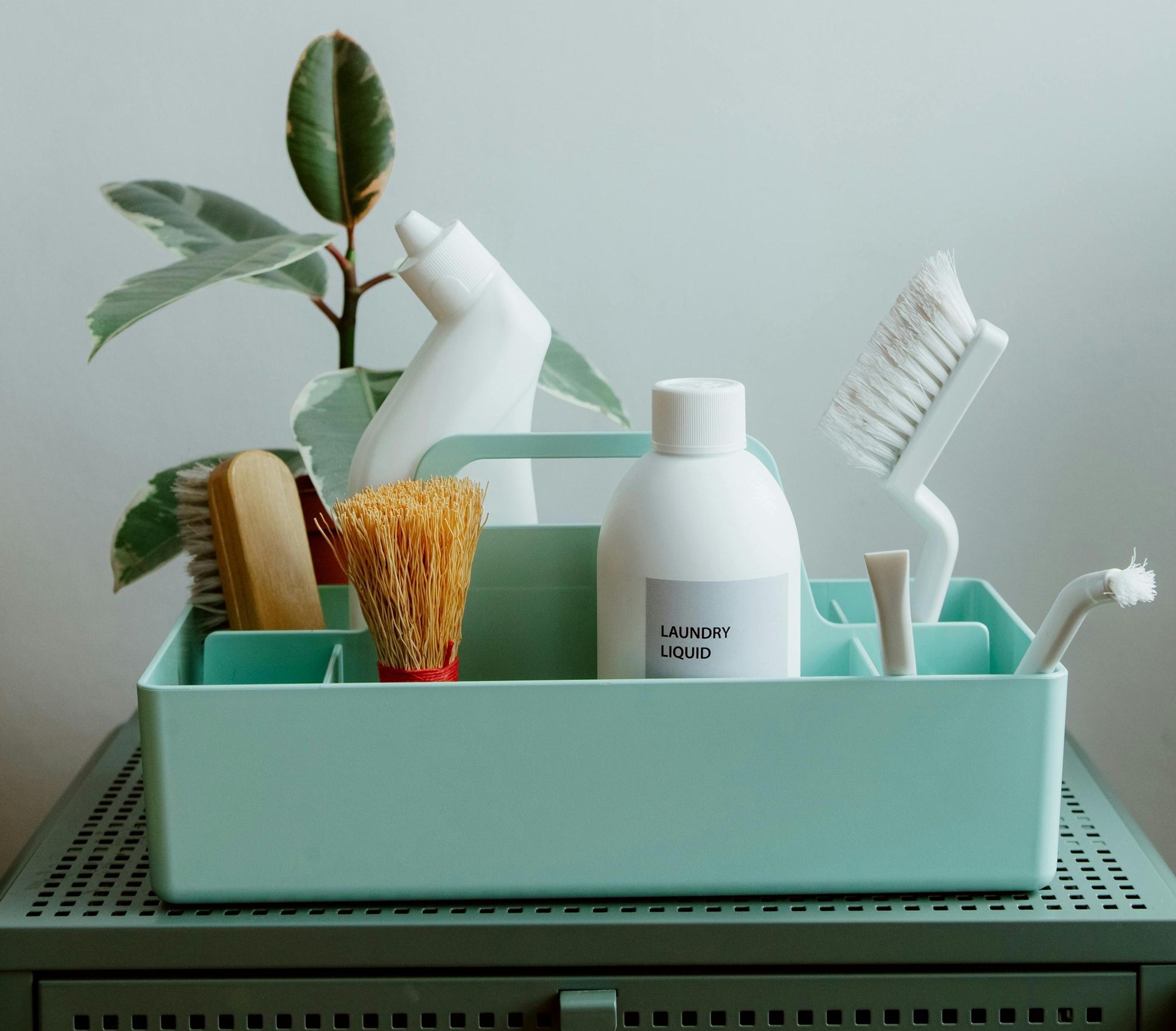 The Ultimate Guide to DIY Natural Cleaning Products for a Greener Household